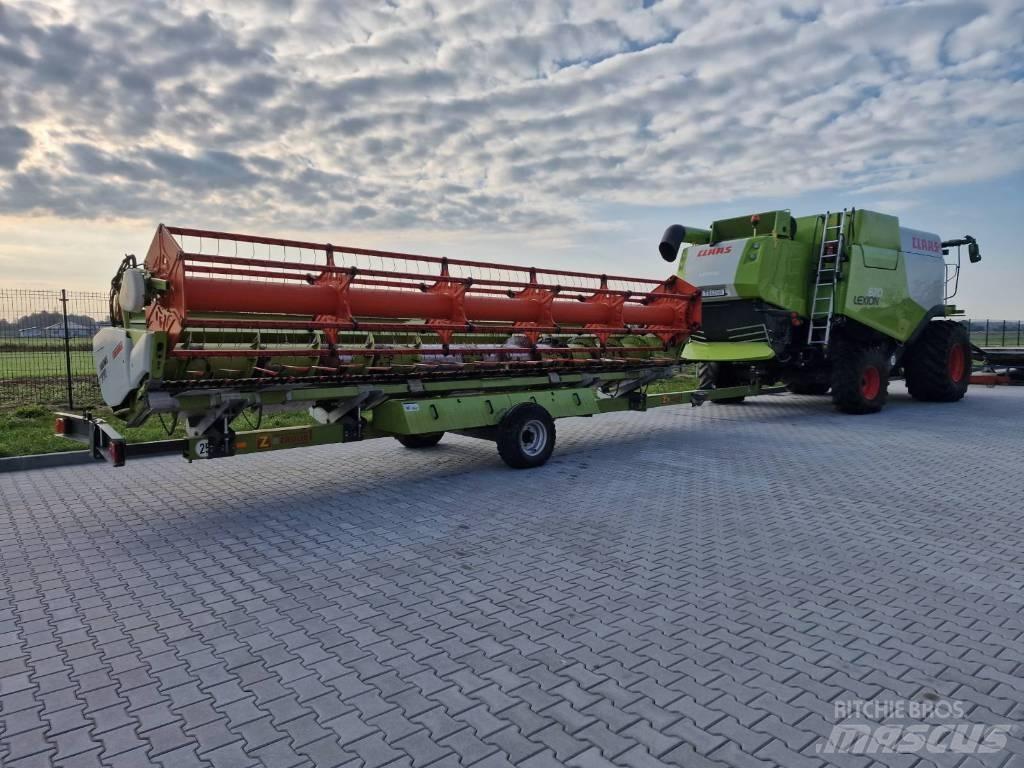 CLAAS Lexion 670 Moissonneuse batteuse