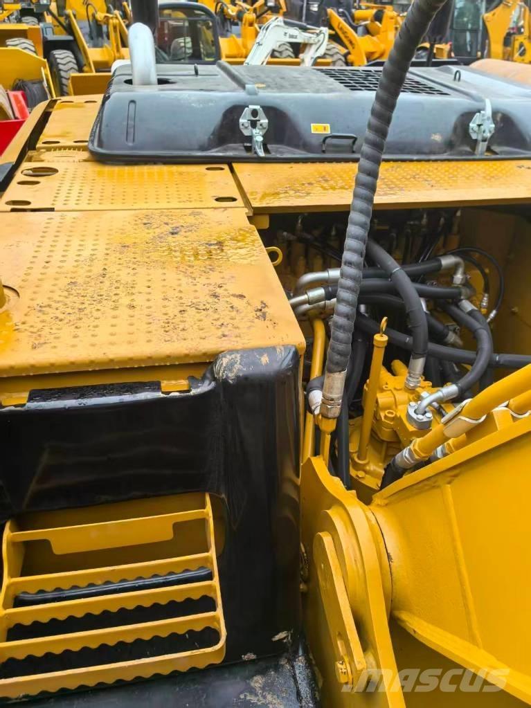 CAT 320D2 Pelle sur chenilles