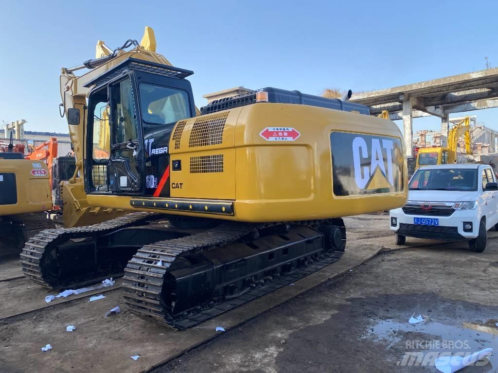 CAT 326 D2L Pelle sur chenilles