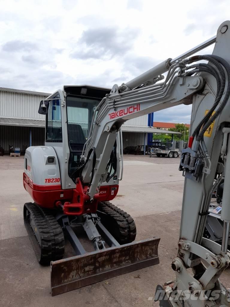 Takeuchi TB 230 Mini pelle < 7t