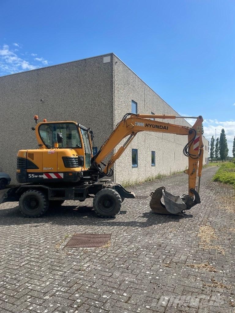 Hyundai 55w9a Pelle sur pneus