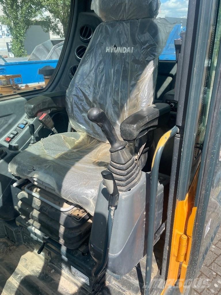 Hyundai 55w9a Pelle sur pneus