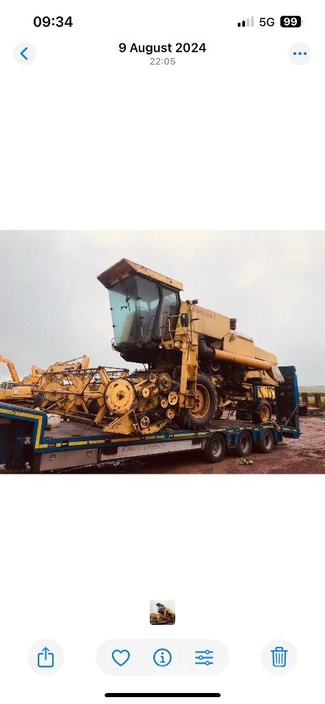 New Holland 8050 Moissonneuse batteuse