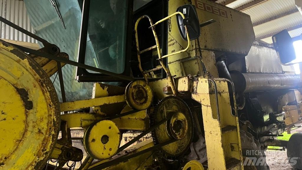 New Holland 8050 Moissonneuse batteuse
