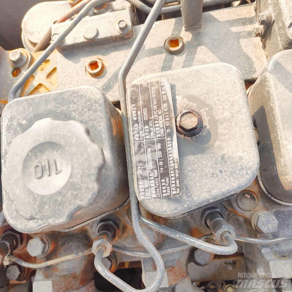 Hyundai R220LC-9S Pelle sur chenilles