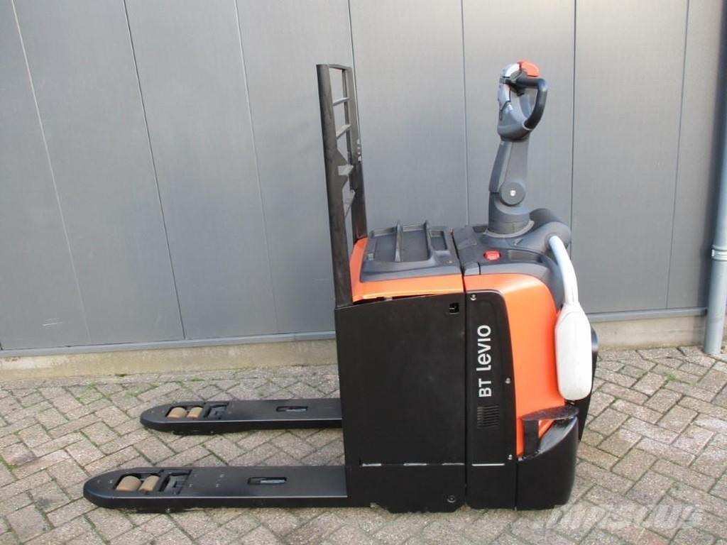 Toyota LPE250 Transpalette accompagnant porté debout