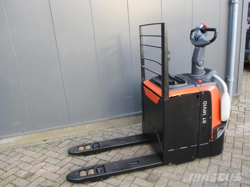 Toyota LPE250 Transpalette accompagnant porté debout