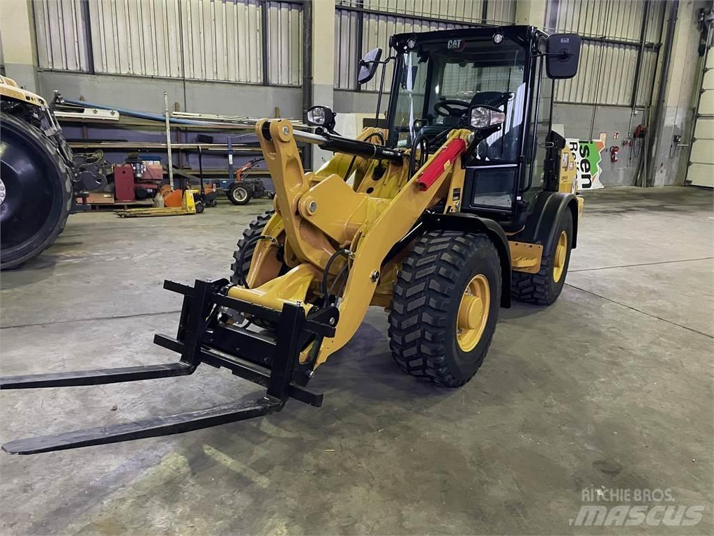 CAT 906 Chargeuse sur pneus