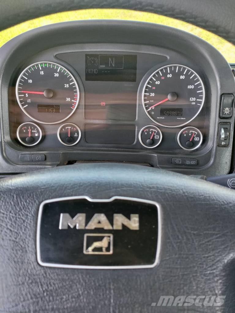 MAN TGL 12.240 Camion plateau ridelle avec grue