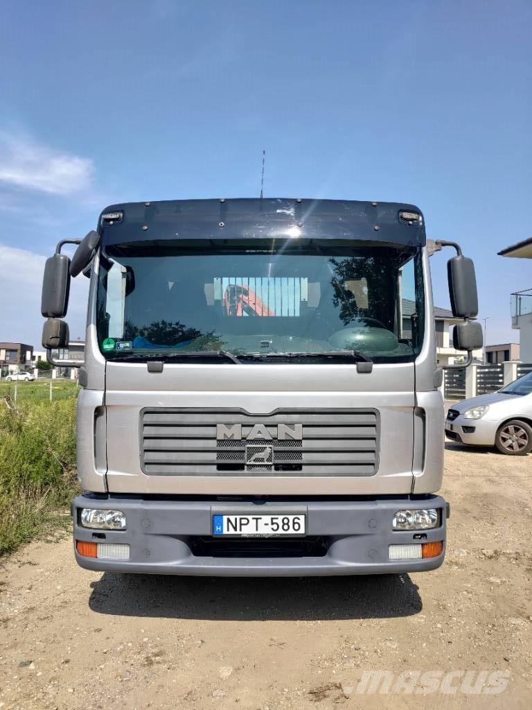 MAN TGL 12.240 Camion plateau ridelle avec grue