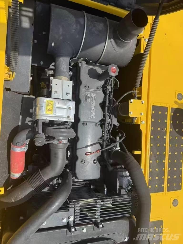 Komatsu 220LC-8 Pelle sur chenilles