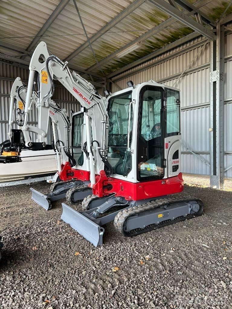 Takeuchi TB325 Mini pelle < 7t