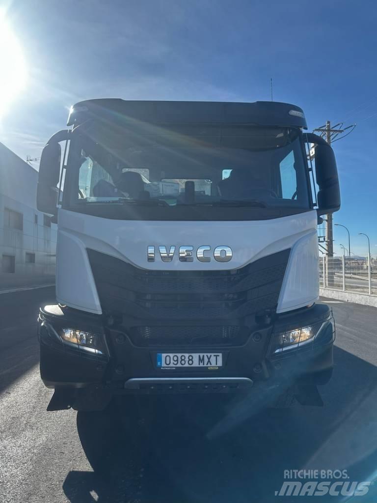 Iveco T-WAY 450 Camion plateau ridelle avec grue