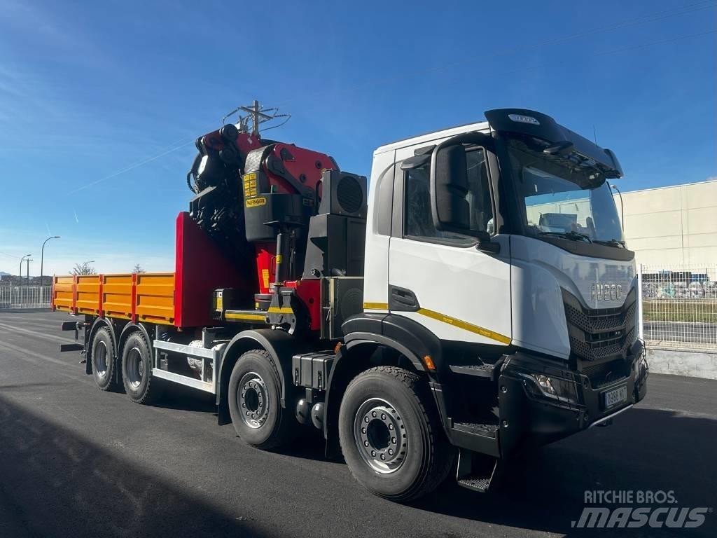 Iveco T-WAY 450 Camion plateau ridelle avec grue