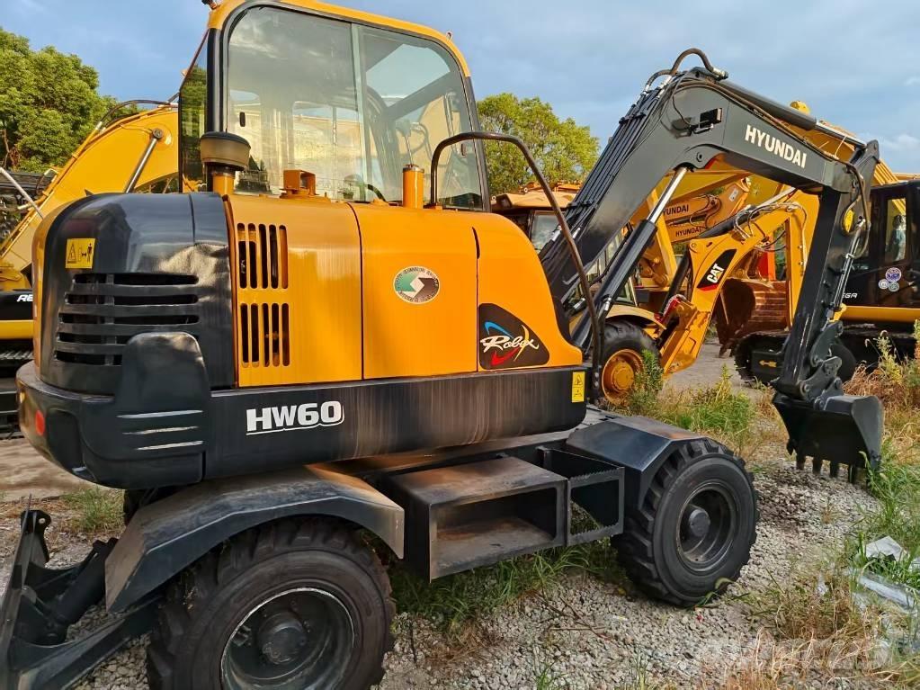 Hyundai 60 W Pelle sur pneus