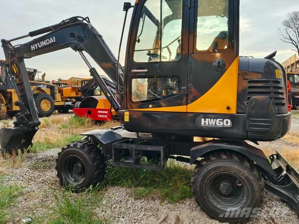 Hyundai 60 W Pelle sur pneus