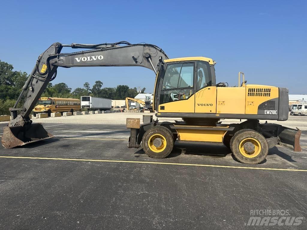Volvo EW 210 C Pelle sur pneus