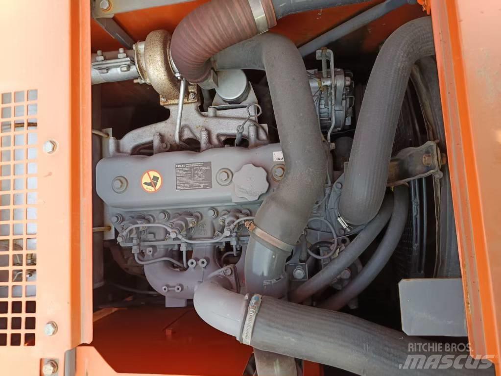 Hitachi ZX135 Pelle sur chenilles