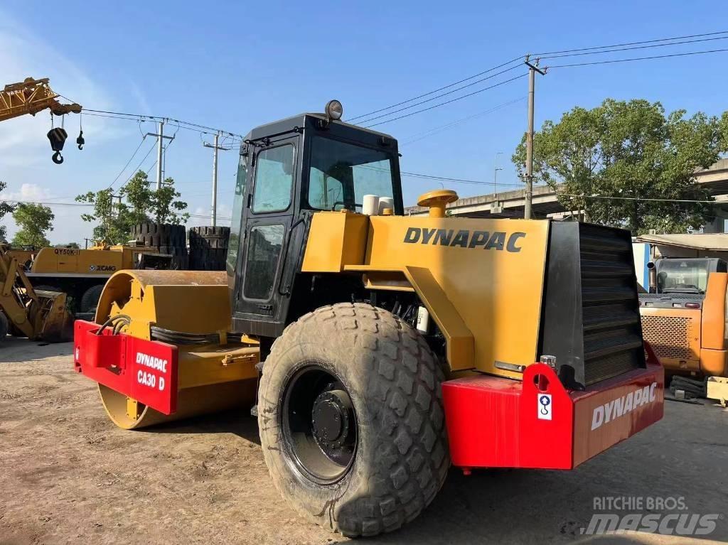 Dynapac CA 30 D Rouleaux monocylindre