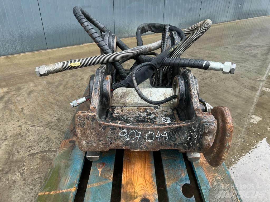 OilQuick OQ80 - M322D Attache rapide pour godet