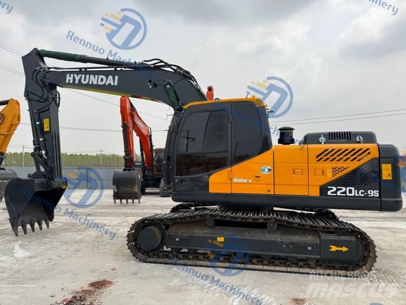 Hyundai R220LC-9S Pelle sur chenilles
