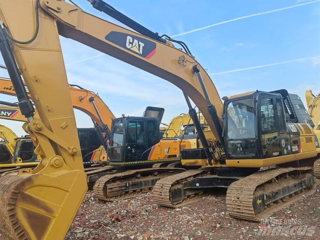 CAT 325 D2 Pelle sur chenilles