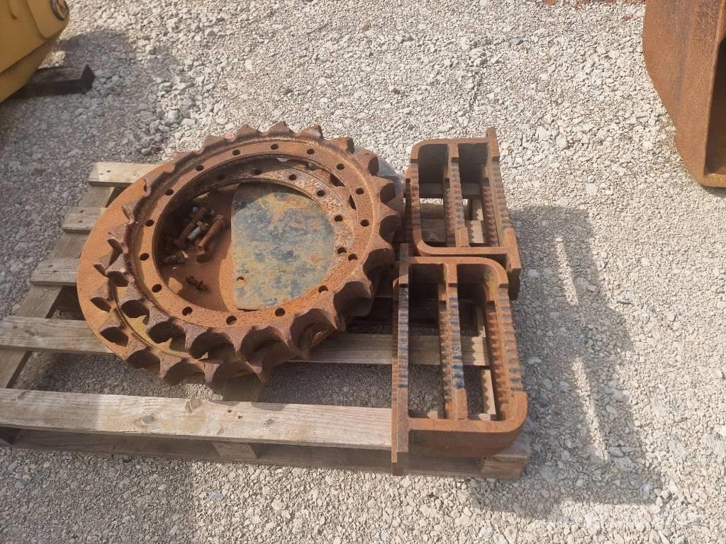 CAT 320 D FOR PARTS Pelle sur chenilles