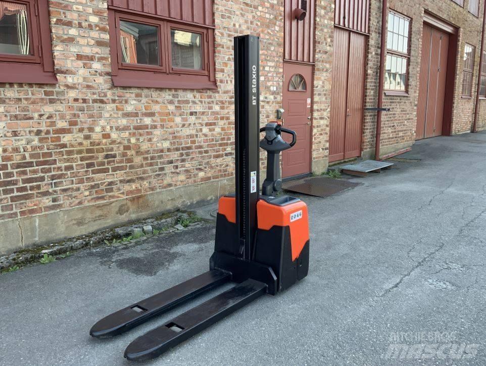 BT HWE 100 Gerbeur accompagnant