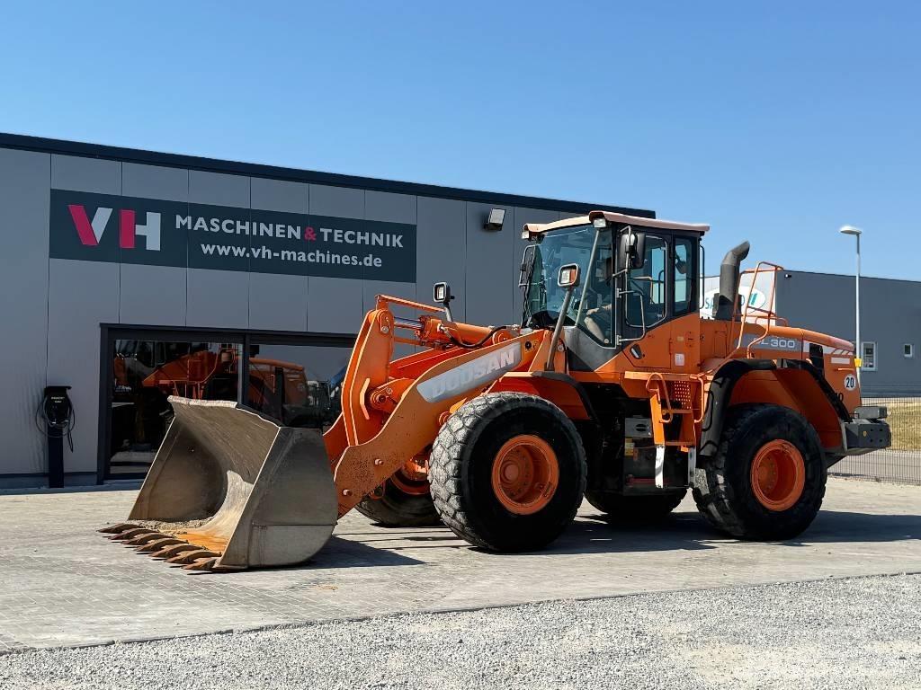Doosan DL 300-3 Chargeuse sur pneus
