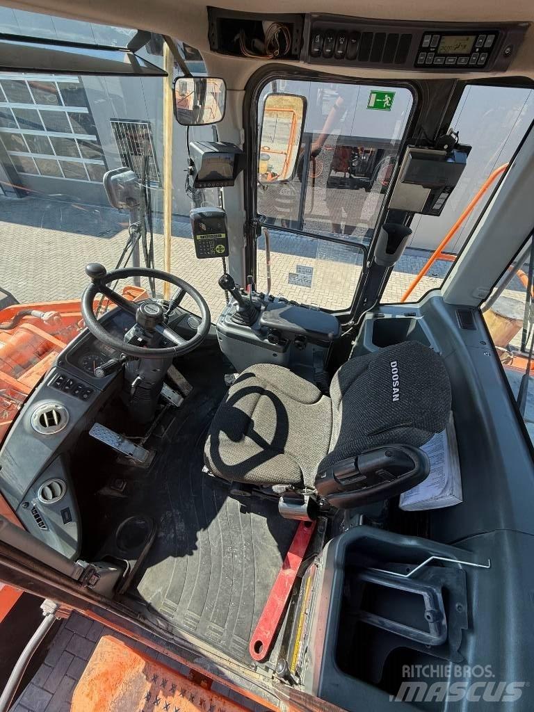 Doosan DL 300-3 Chargeuse sur pneus