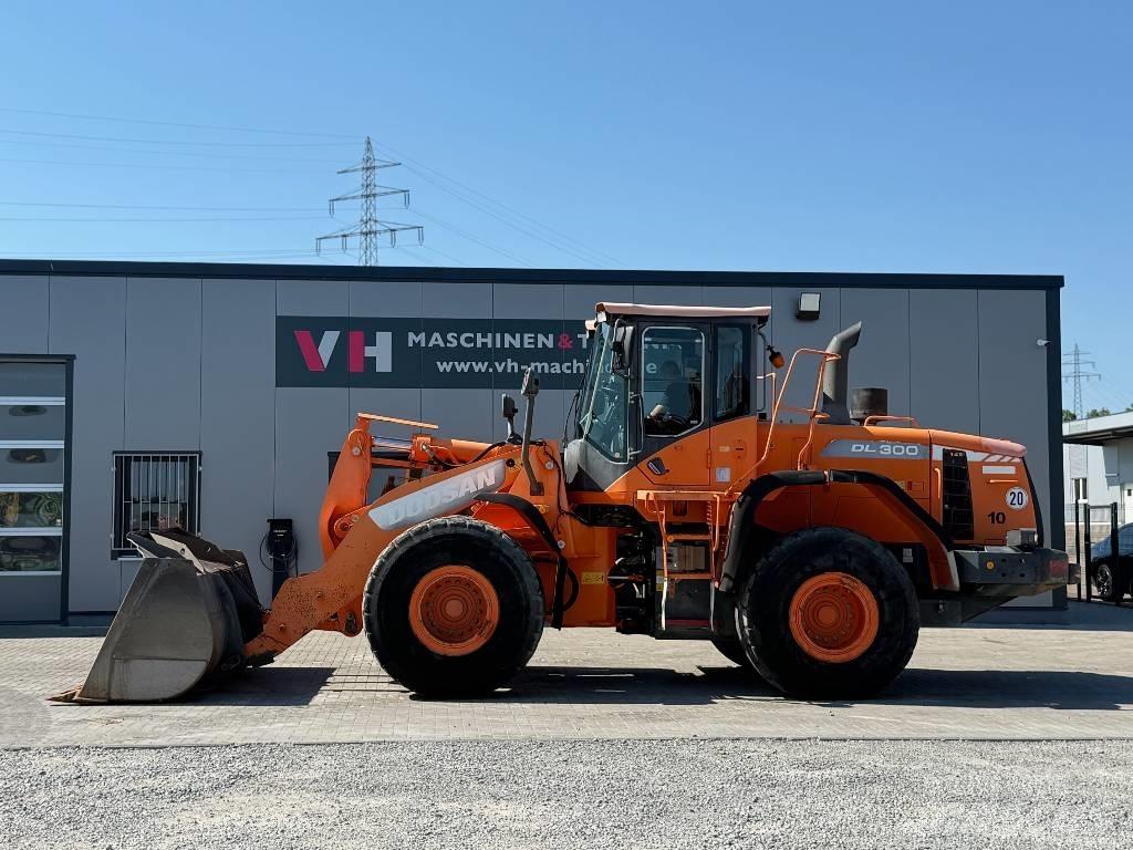 Doosan DL 300-3 Chargeuse sur pneus