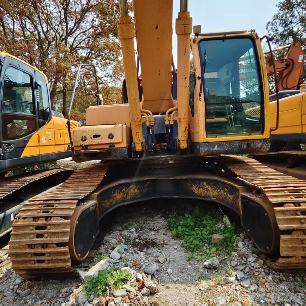 Hyundai Robex 305 LC Pelle sur chenilles