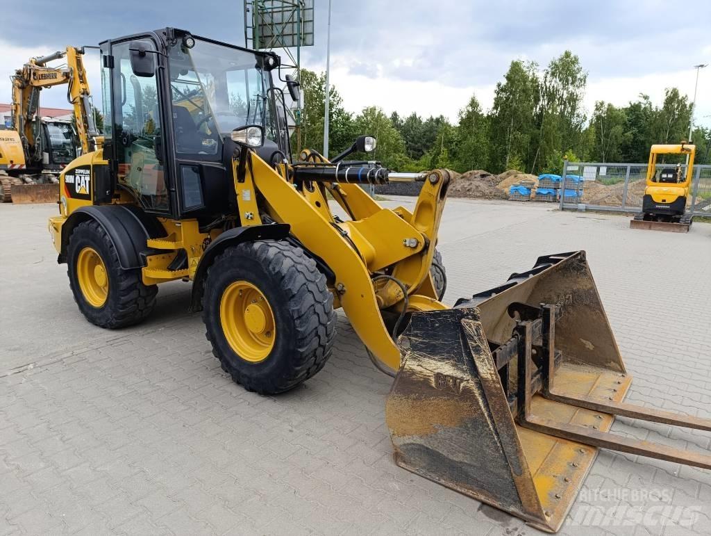 CAT 908M Chargeuse sur pneus