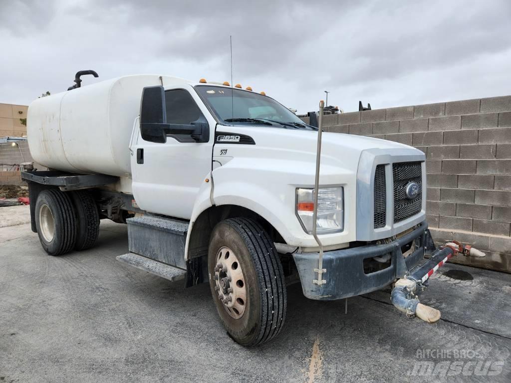 Ford F 650 Camion citerne à eau