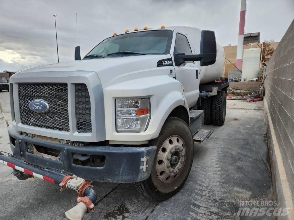 Ford F 650 Camion citerne à eau