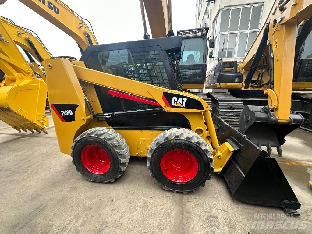 CAT 246 D Chargeuse compacte