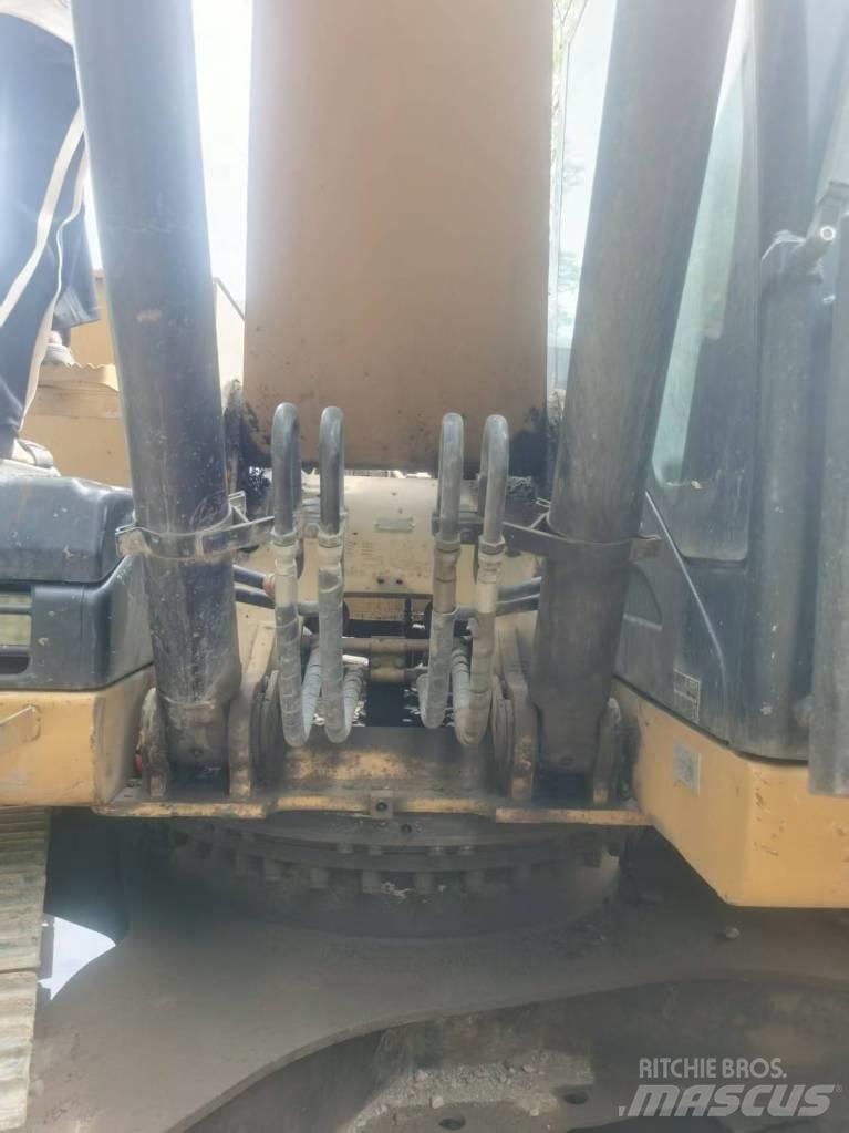 CAT 320 D2 Pelle sur chenilles