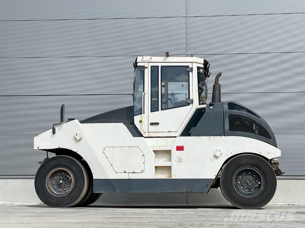 Bomag BW 24 RH Rouleaux à pneumatiques