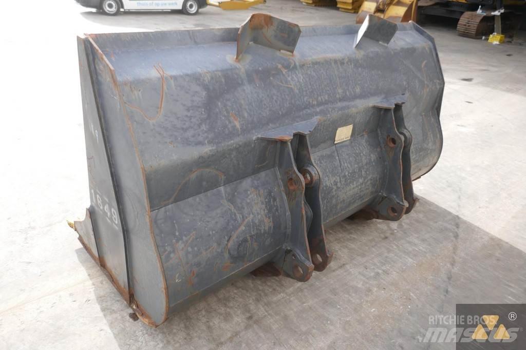 Volvo L120B Bucket Godet