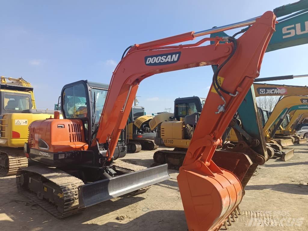 Doosan DX60-9C Pelle sur chenilles