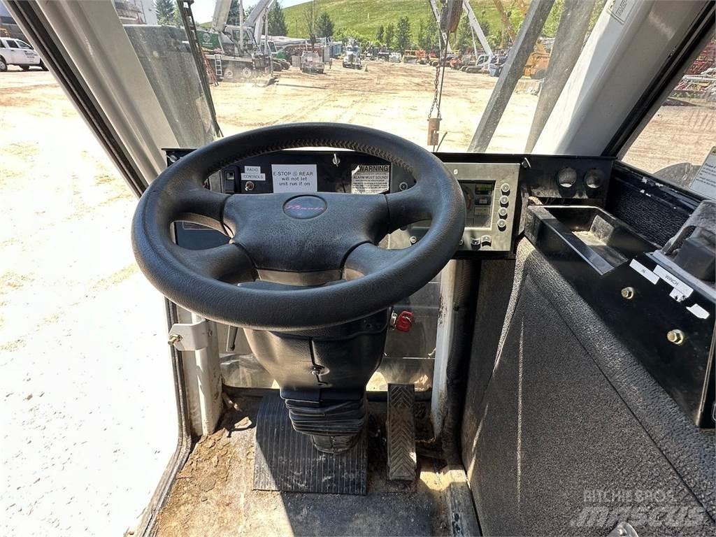 National 1100 Camion plateau ridelle avec grue