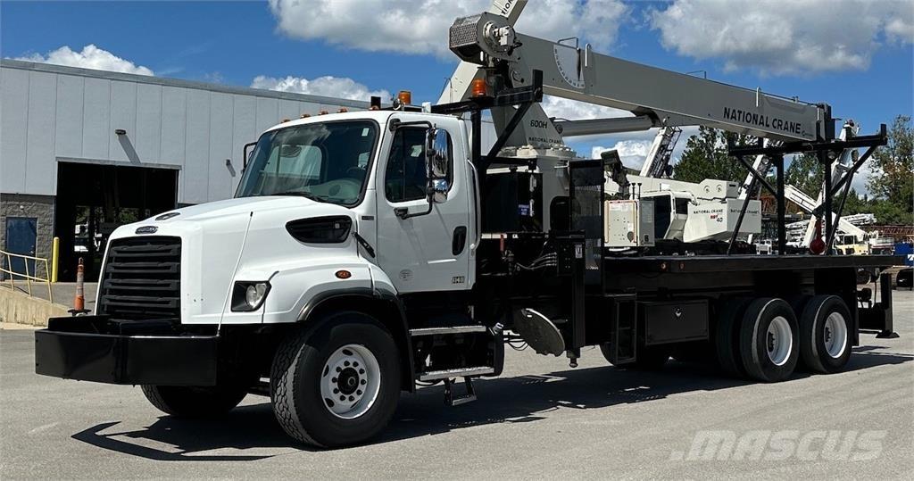 National 680H Camion plateau ridelle avec grue