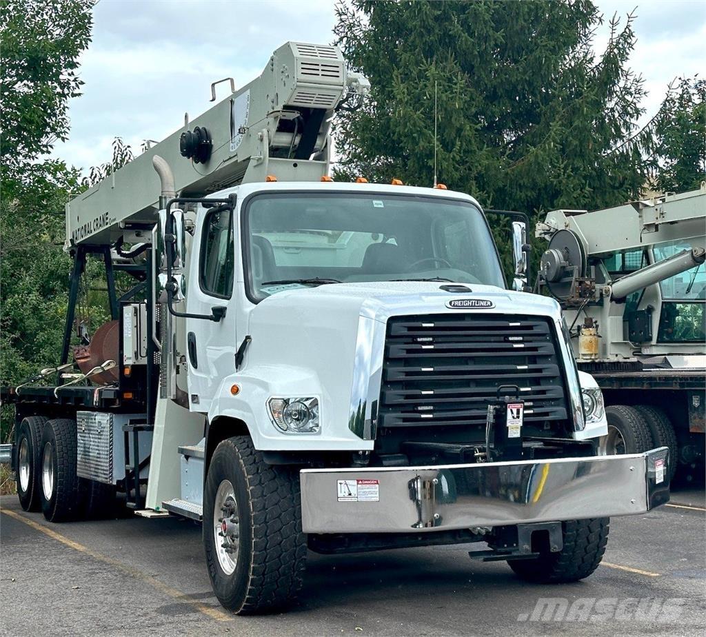 National 900A Camion plateau ridelle avec grue