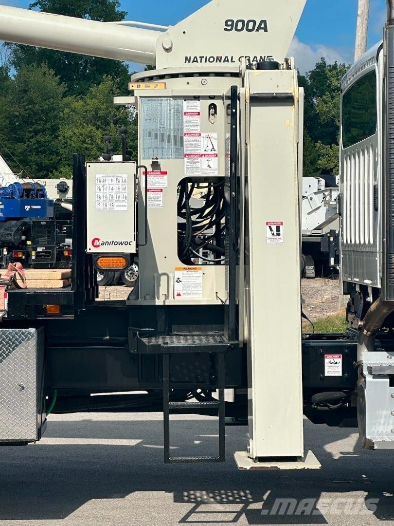 National 900A Camion plateau ridelle avec grue