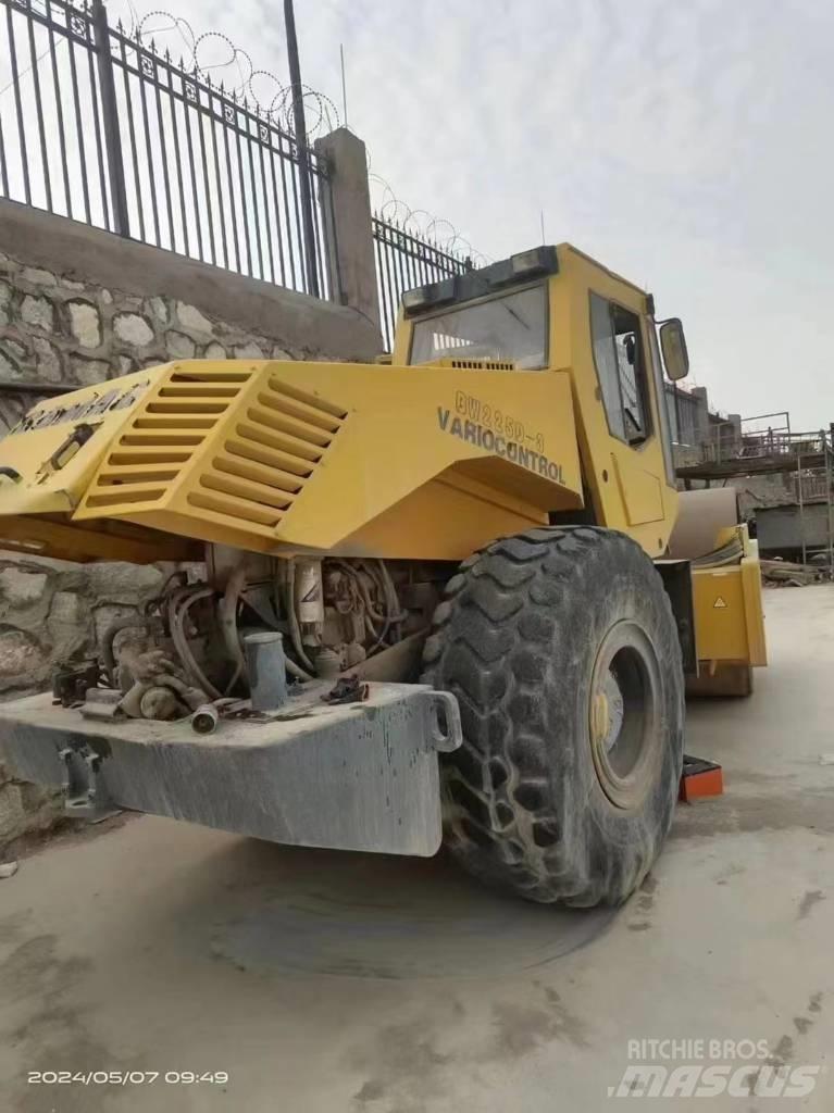 Bomag bw225d-3 Rouleaux monocylindre