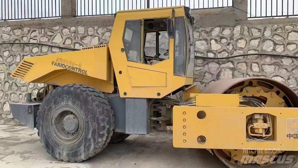 Bomag bw225d-3 Rouleaux monocylindre