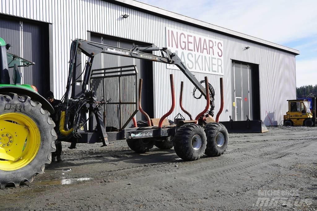 Nokka Skogsvagn Remorque forestière avec grue