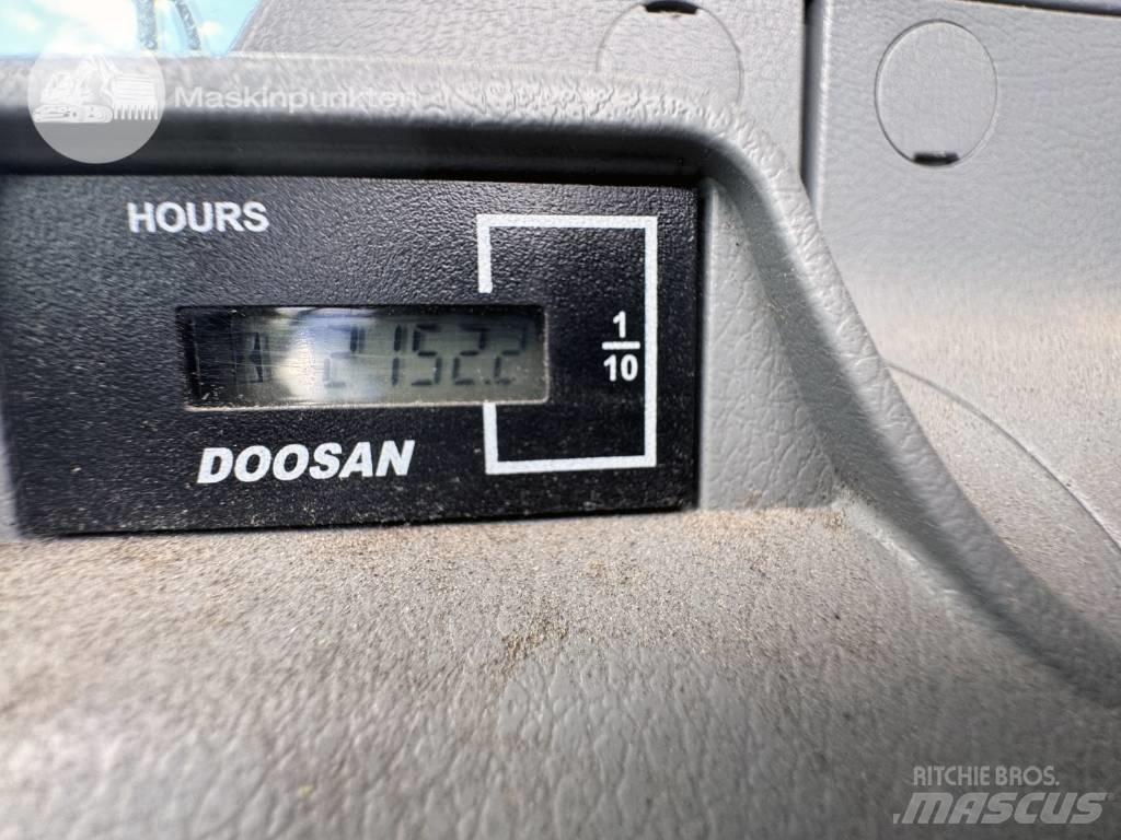 Doosan DX 160 W Pelle sur pneus