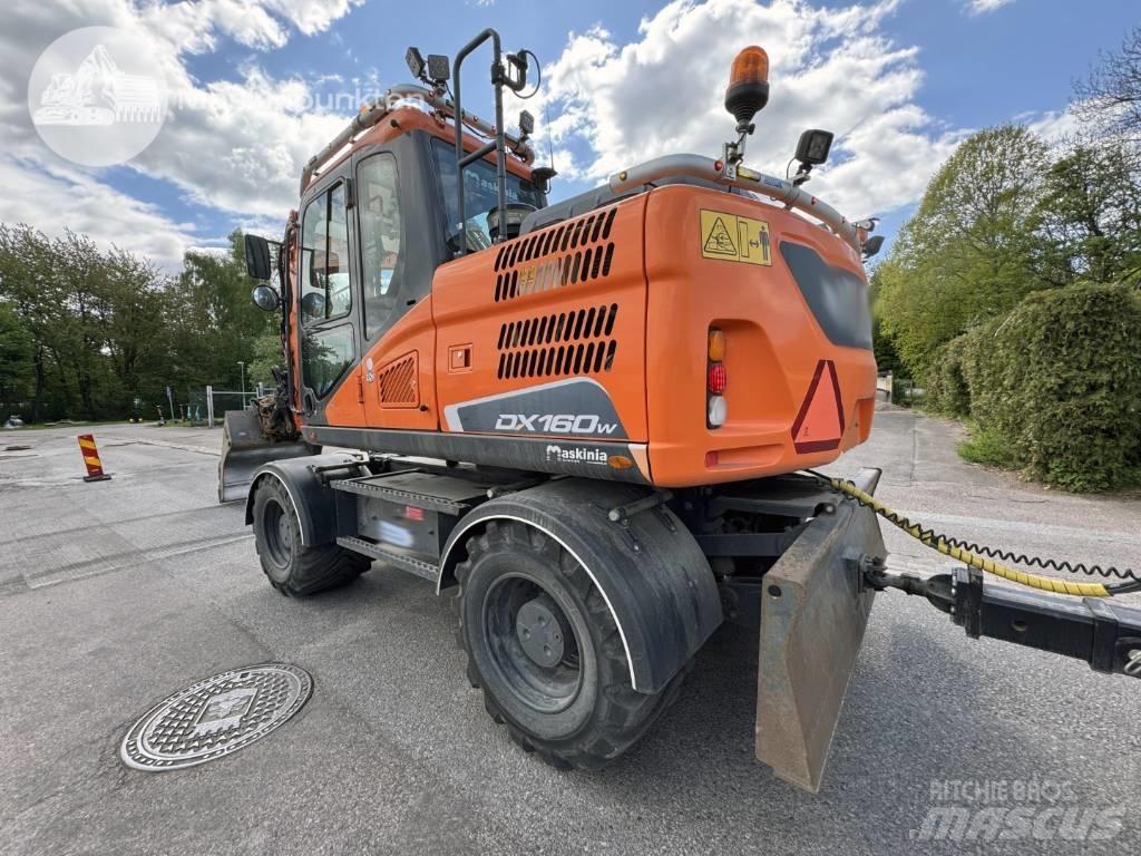 Doosan DX 160 W Pelle sur pneus