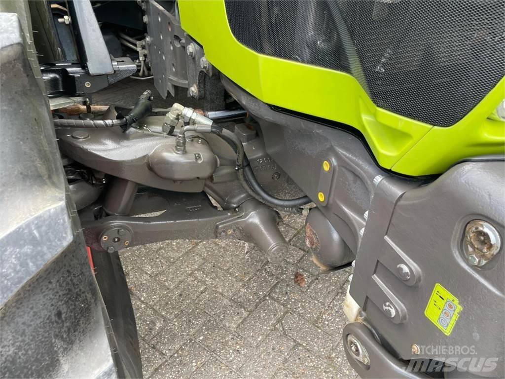 CLAAS Arion 650 Tracteur